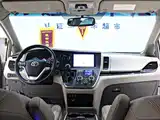 Photo 10 - Toyota Sienna