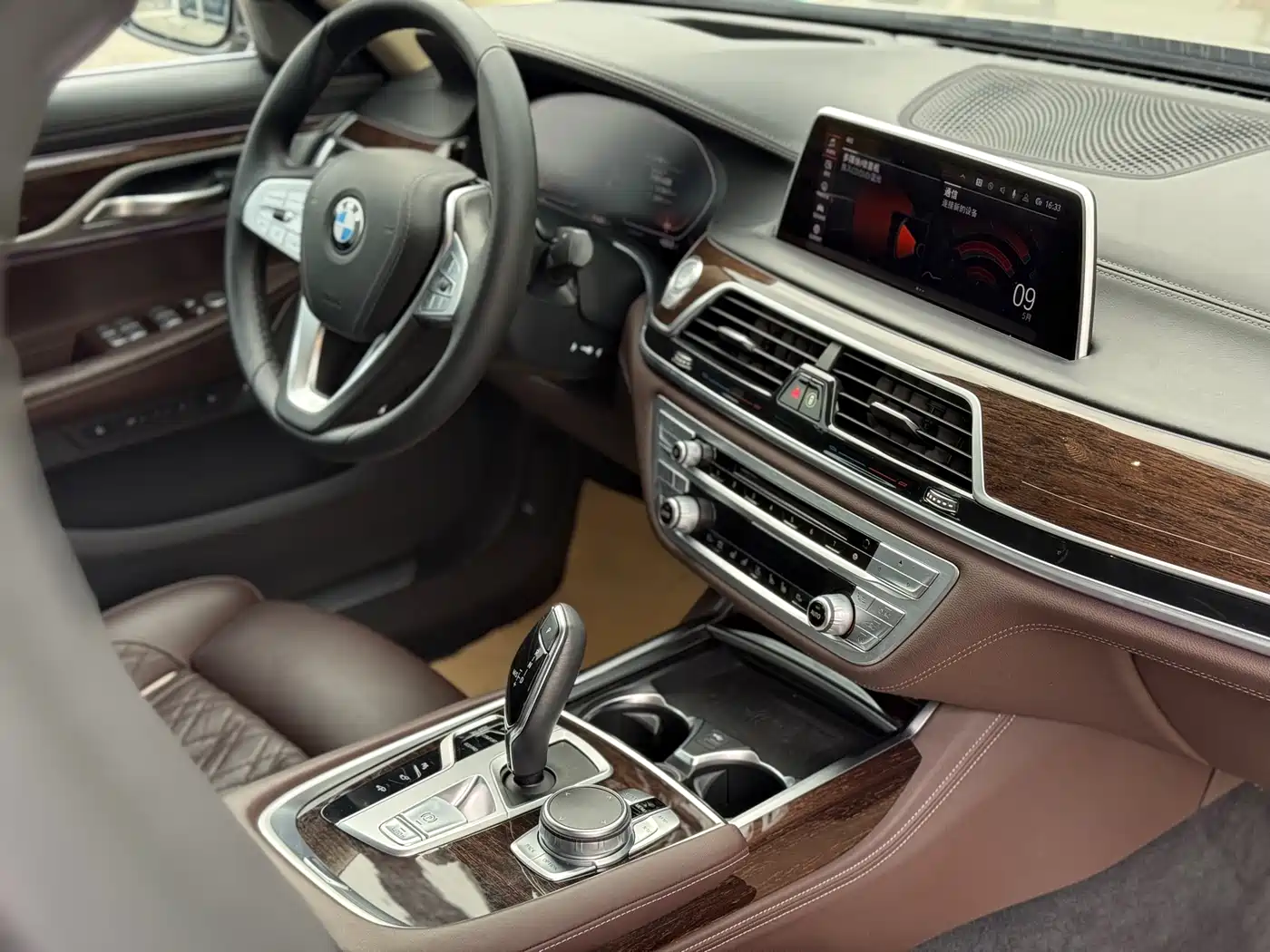 BMW 7 Series 2019 740Li Premium Luxury Package фото 17