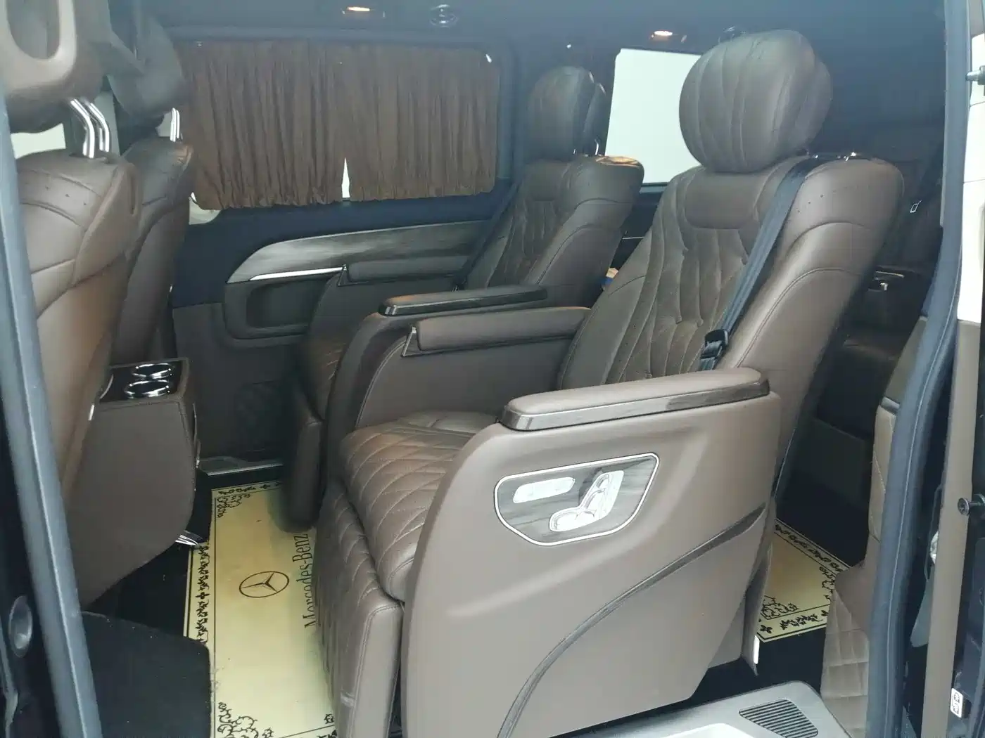 Mercedes-Benz V-Class 2020 Model V 260 L Long Wheelbase Luxury фото 10