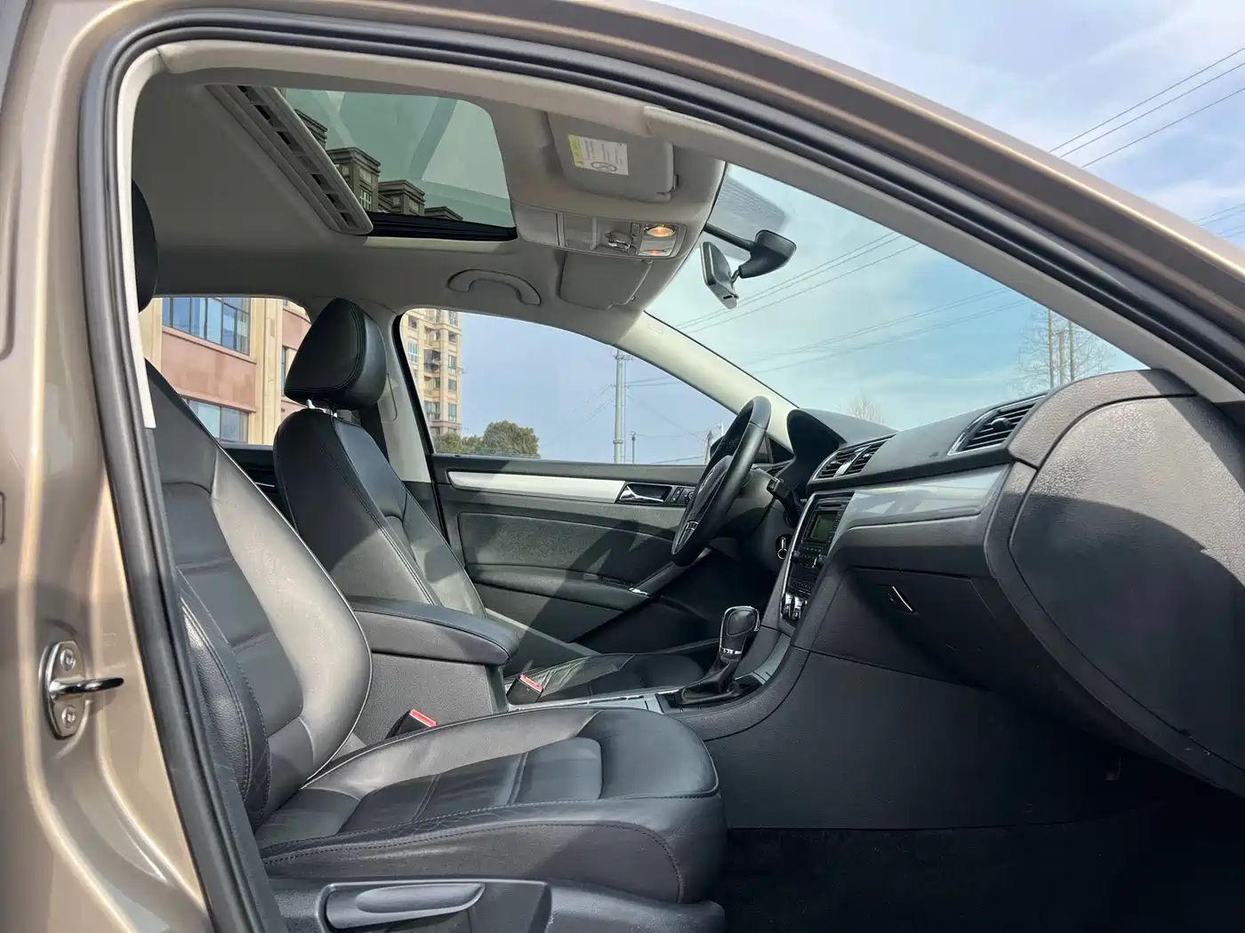 Volkswagen Passat 2014 1.8TSI DSG Luxury Edition фото 19