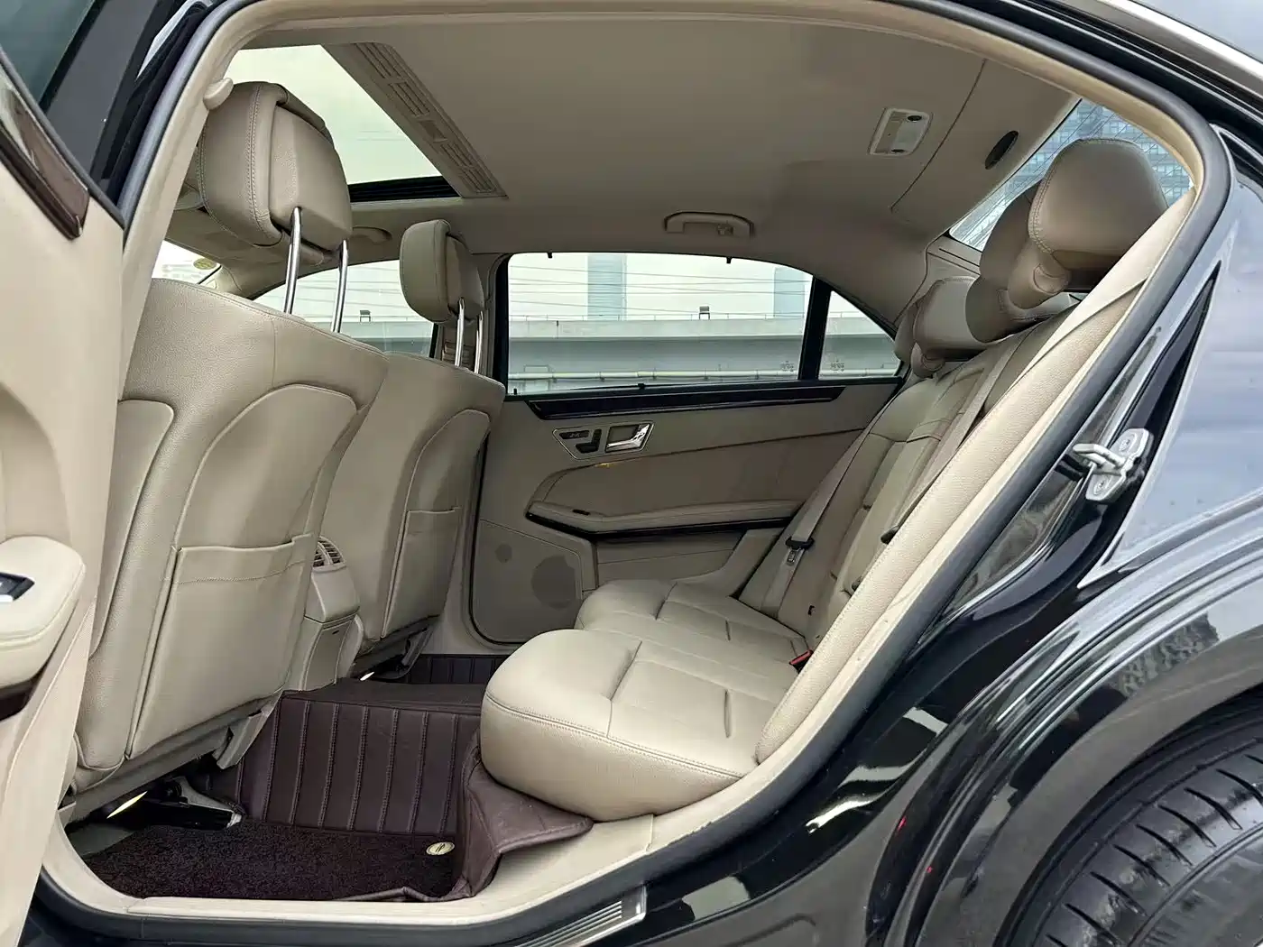 Mercedes-Benz E-Class 2011 E 260 L CGI Fashion фото 6