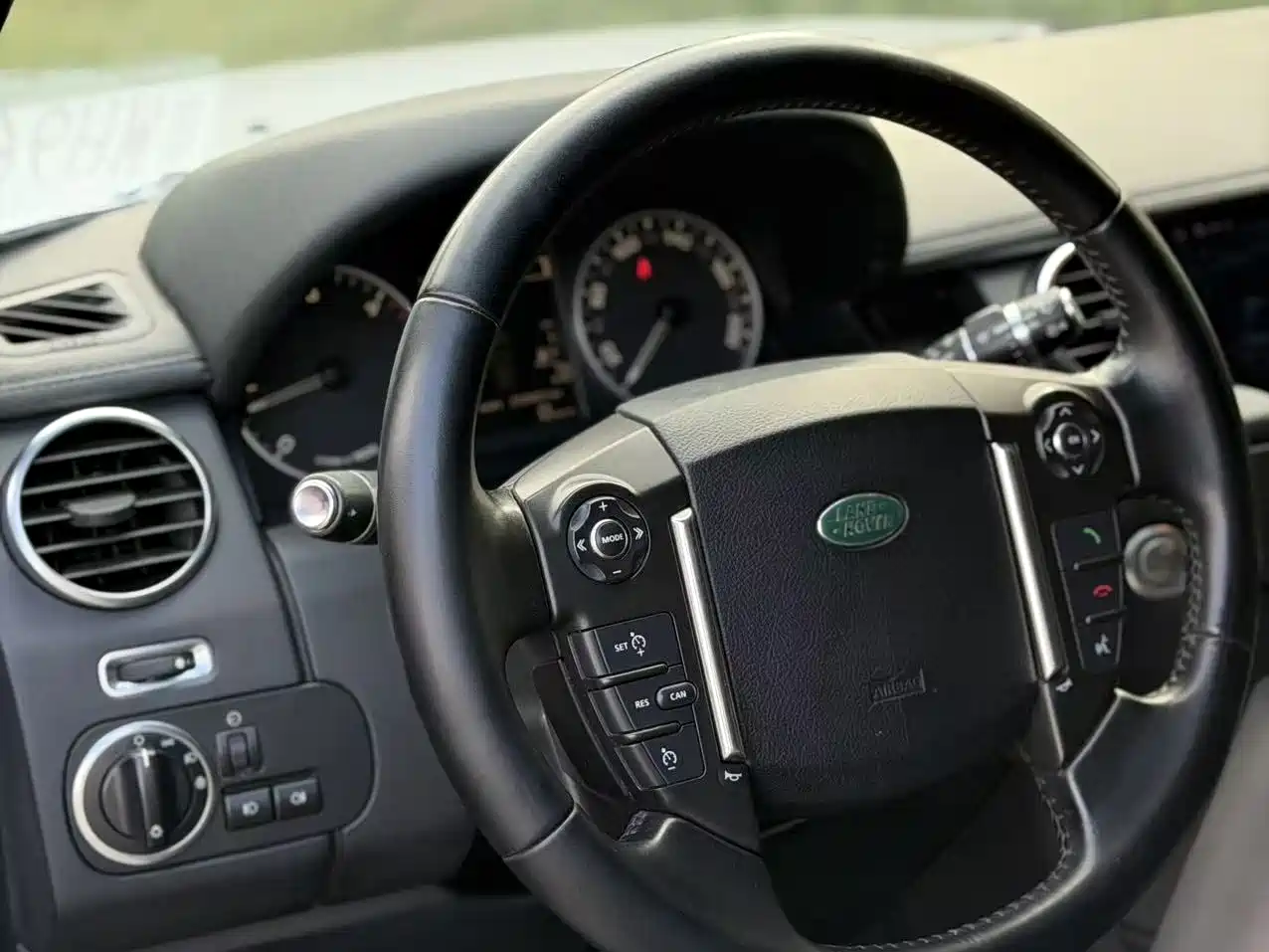 Land Rover Discovery 2012 3.0 SDV6 HSE Diesel фото 8