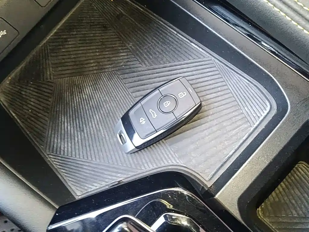 Фото 9 - Geely Coolray