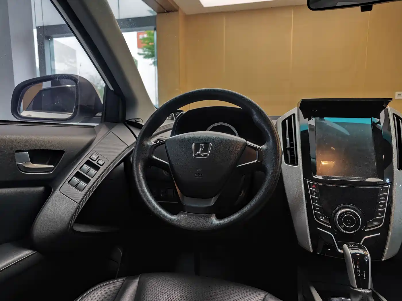 LUXGEN EXCELLENT 6 SUV