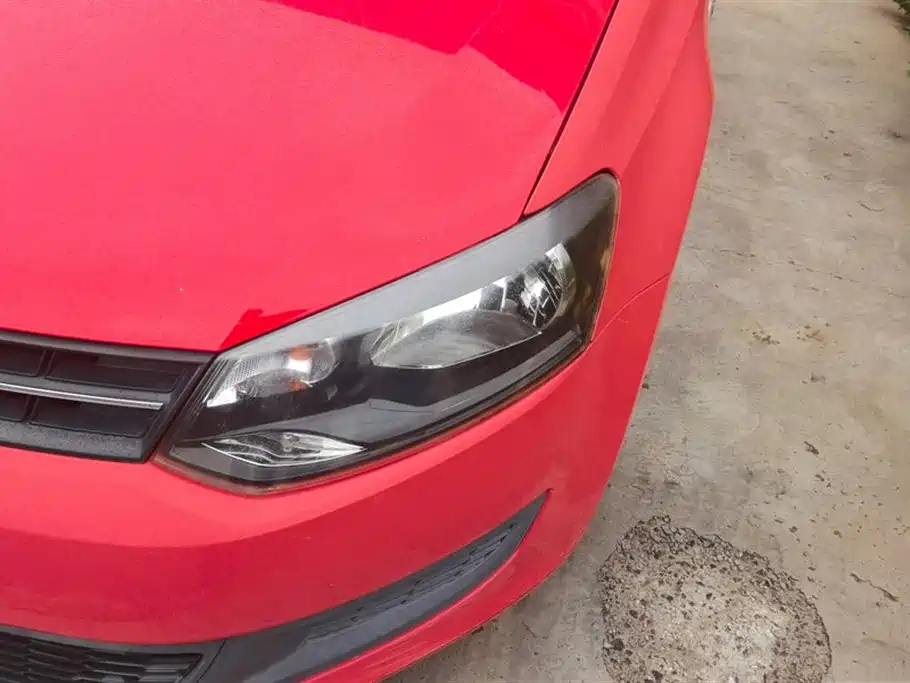 Volkswagen Polo 2011 1.4L Manual Joy Edition фото 5