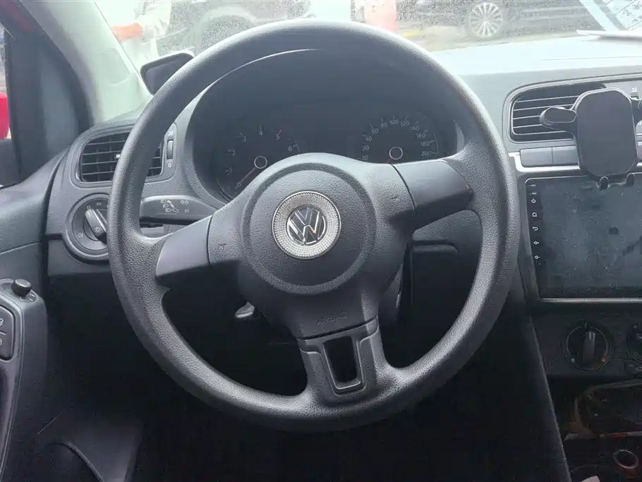 Volkswagen Polo 2011 1.4L Manual Joy Edition фото 15