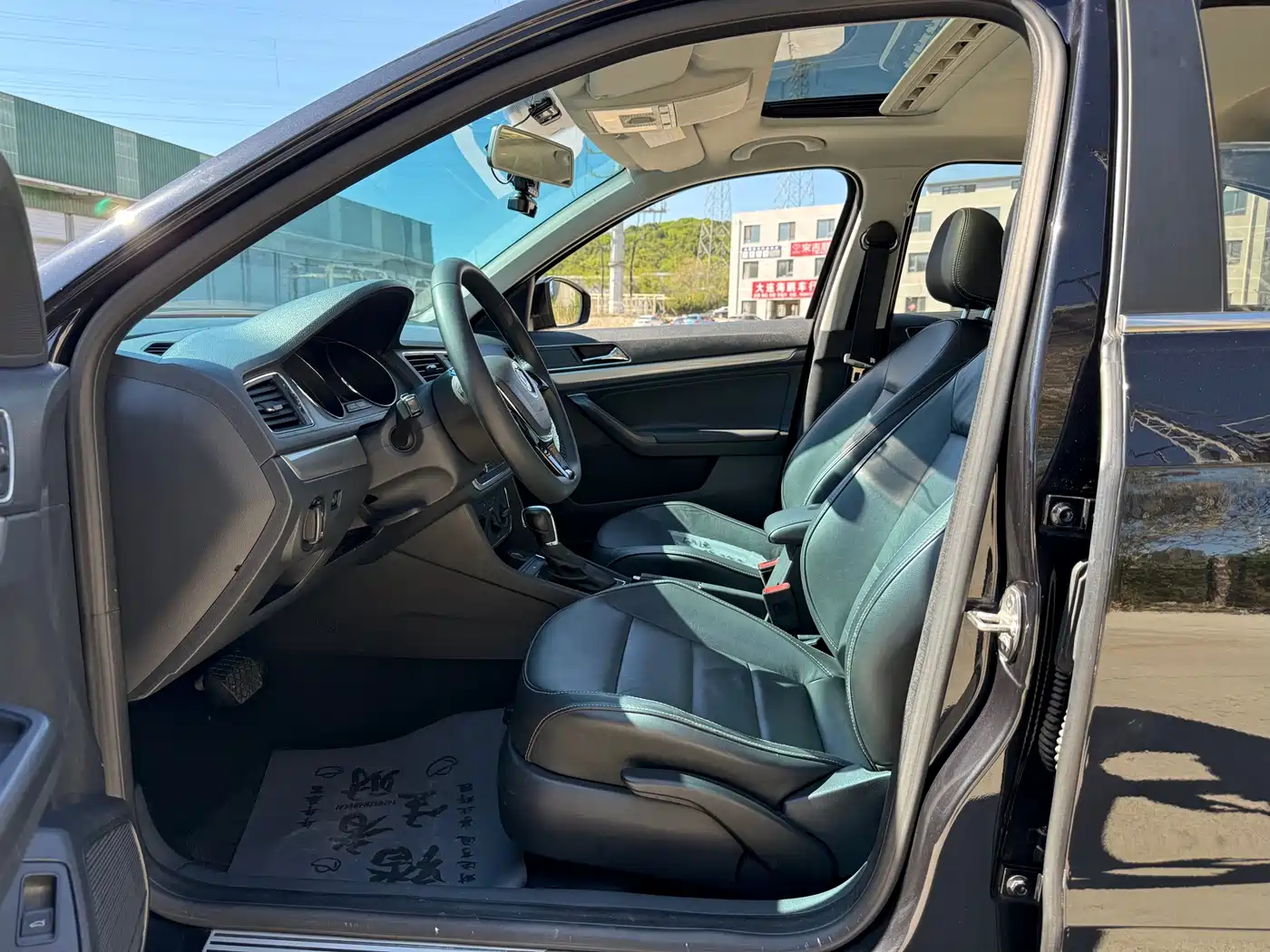 Volkswagen Lavida 2015 1.6L Automatic Comfort Edition фото 8