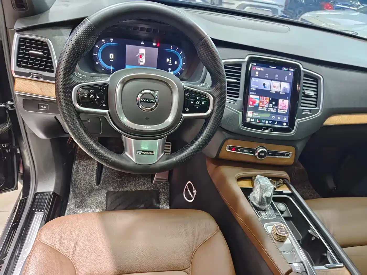 VOLVO XC90