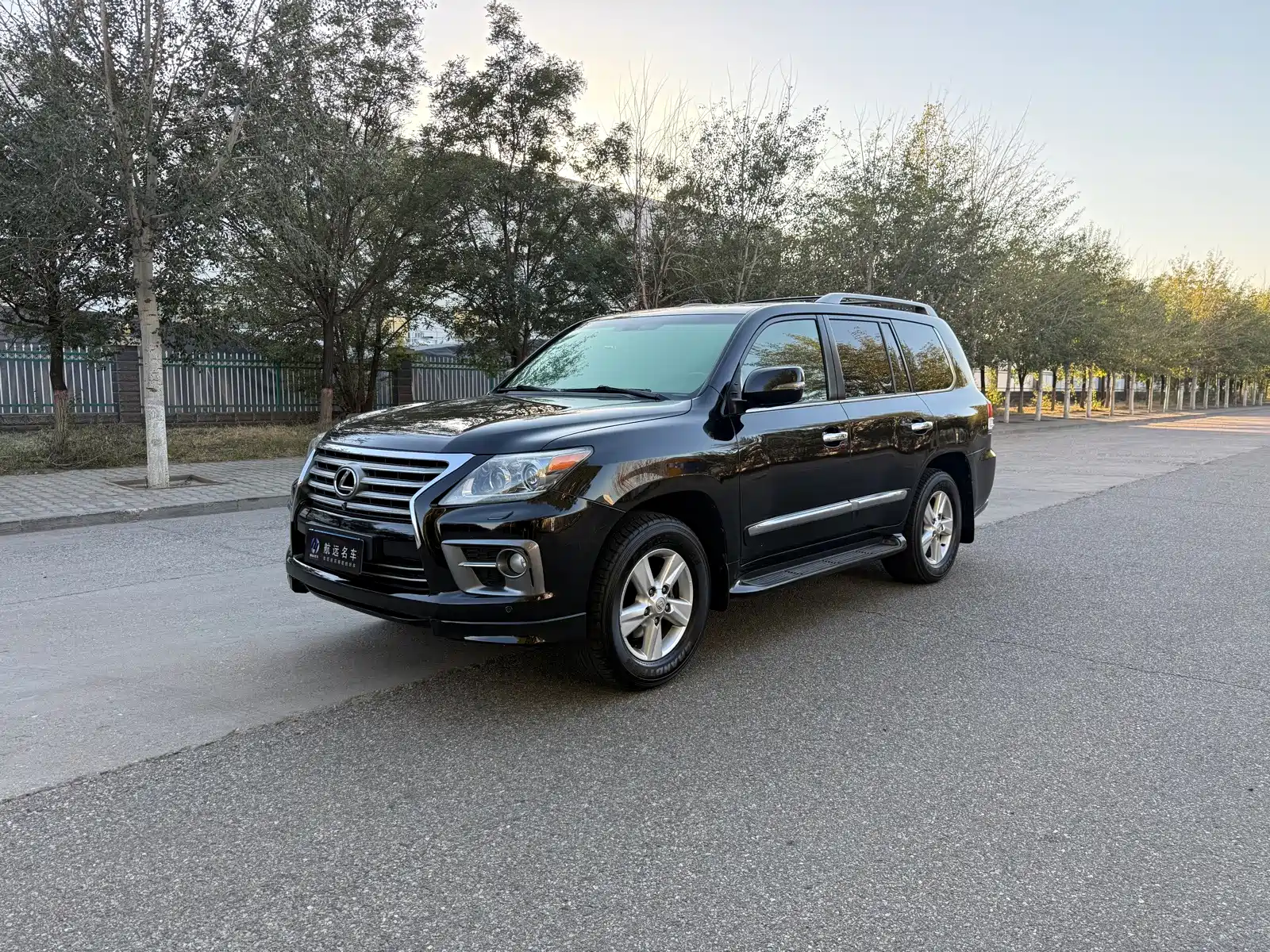 Фото 1 - Lexus LX