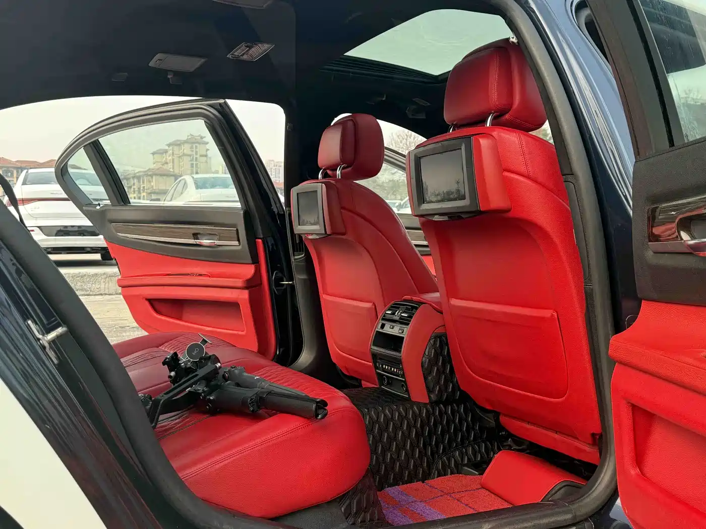 BMW 7 Series 2009 730Li Leading фото 7