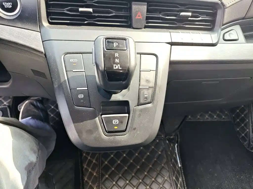 FORD TOURUIOU