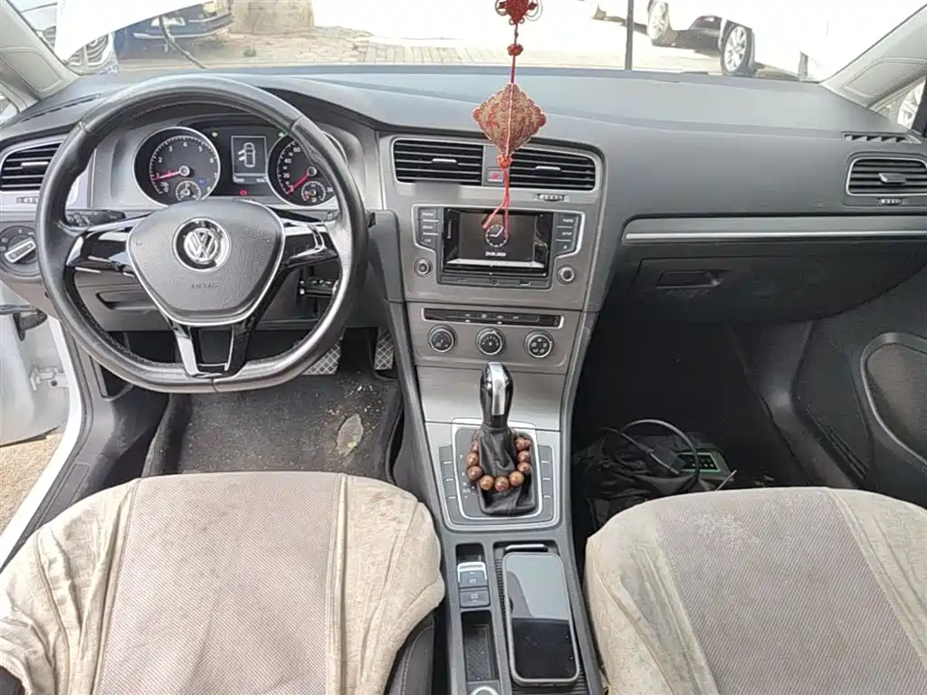 Volkswagen Golf 2016 1.6L Automatic Comfort фото 10