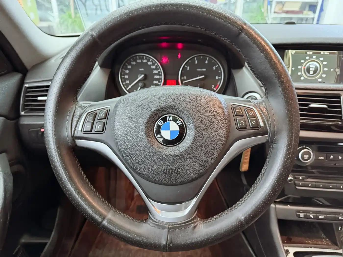 BMW X1 2014 sDrive18i Leading Edition фото 12