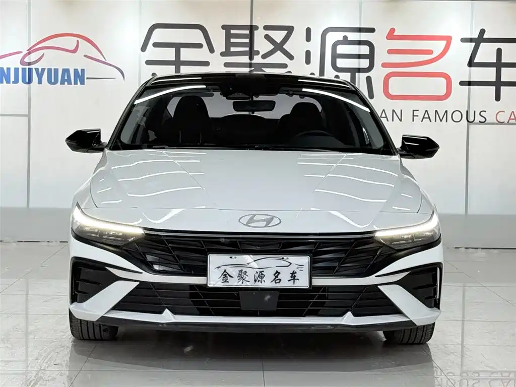 Hyundai Elantra 2023 Model 1.5L CVT LUX Premium Edition фото 2