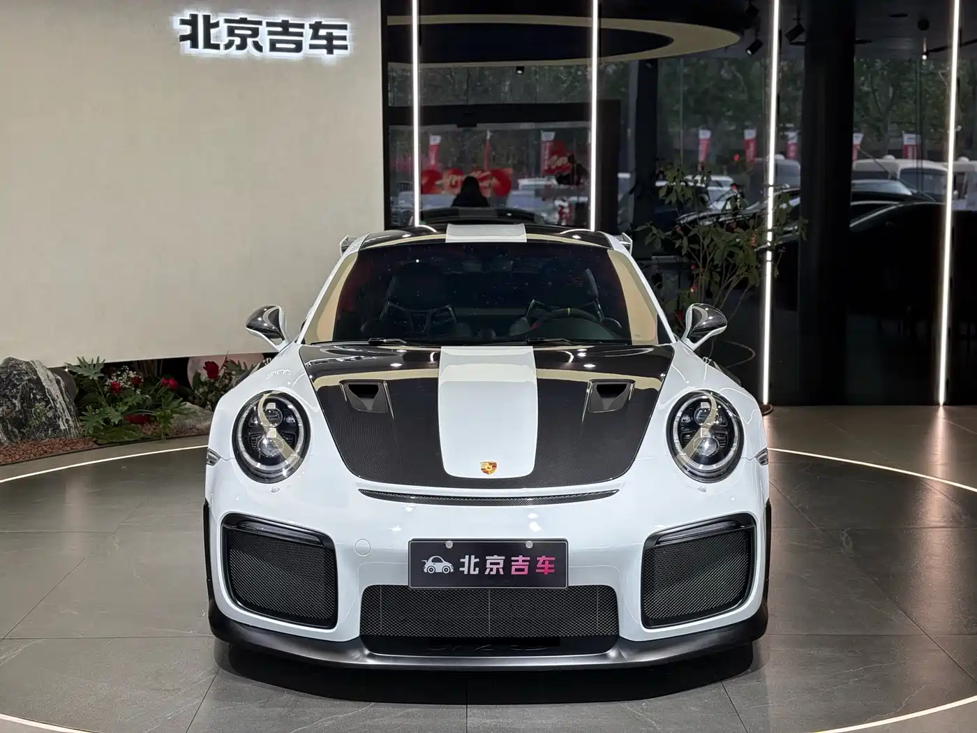 Porsche 911 2018 GT2 RS 3.8T фото 2