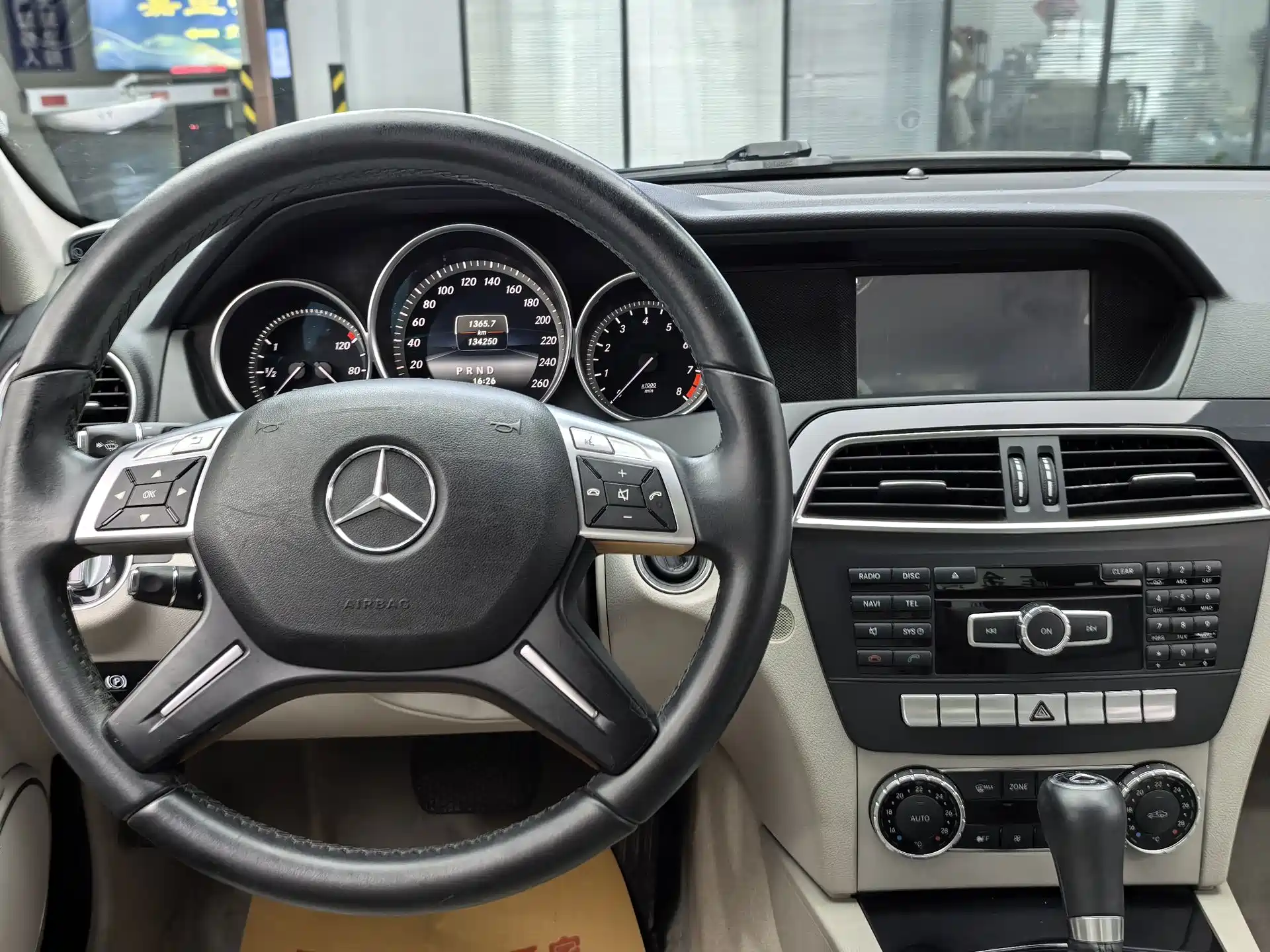 Фото 9 - Mercedes-Benz C-Class