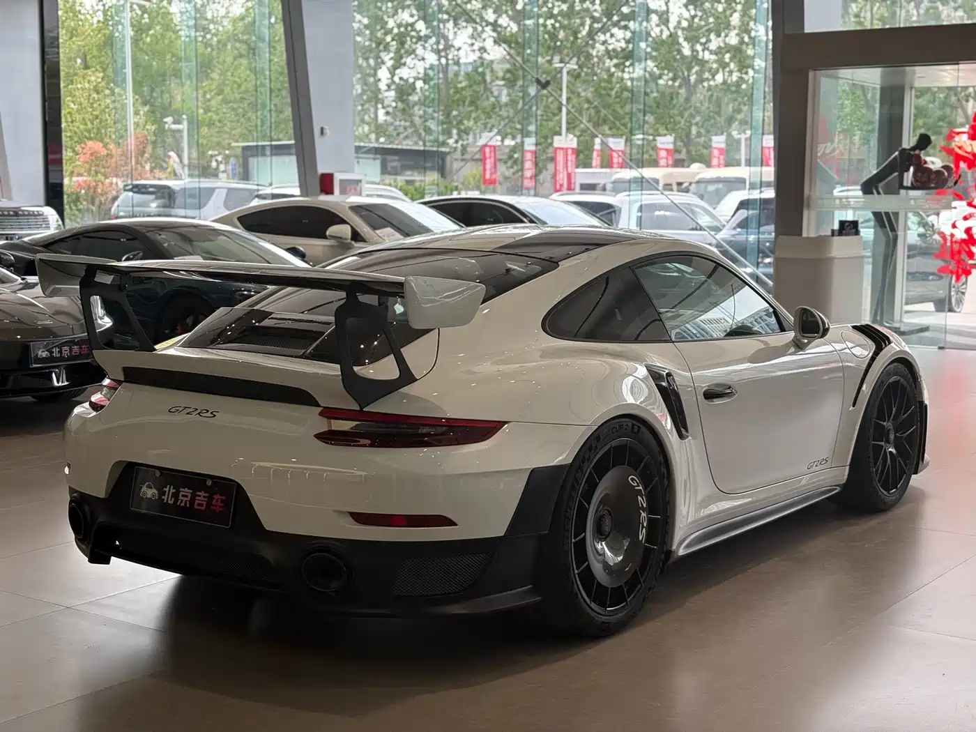 Porsche 911 2018 GT2 RS 3.8T фото 10