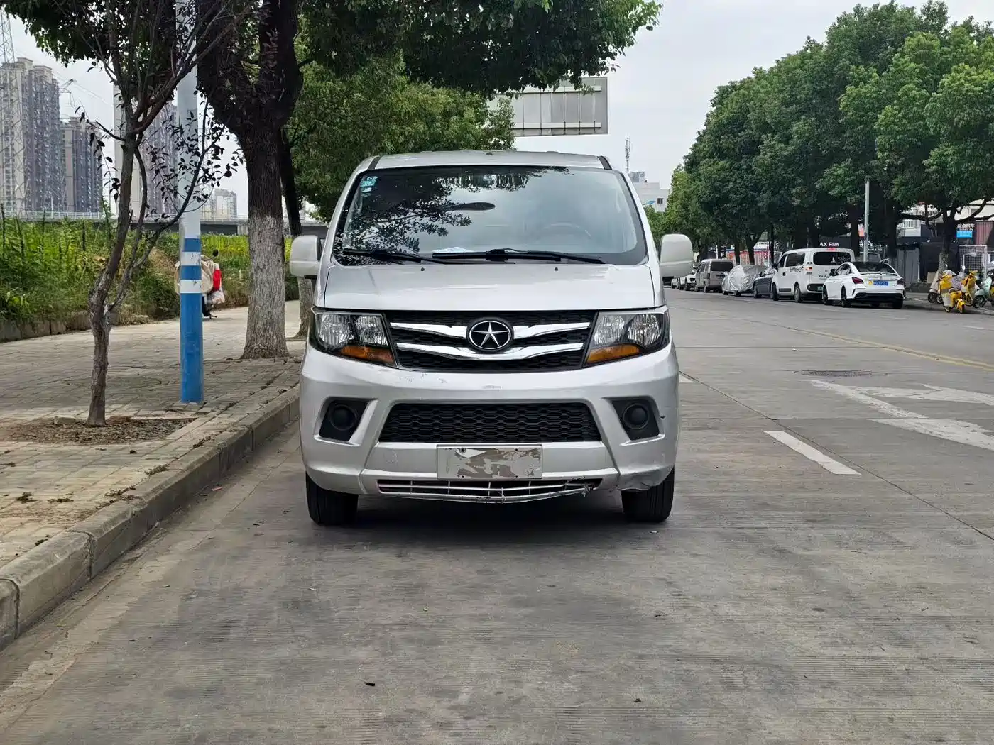 JAC Refine M3 2016 2016 IKEA Edition 1.6L Luxury