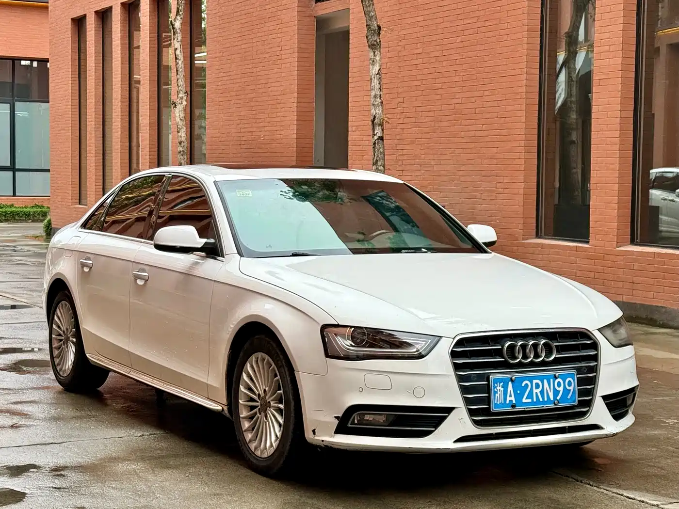 Audi A4L 2016 35 TFSI Collector's Edition S line Comfort фото 3