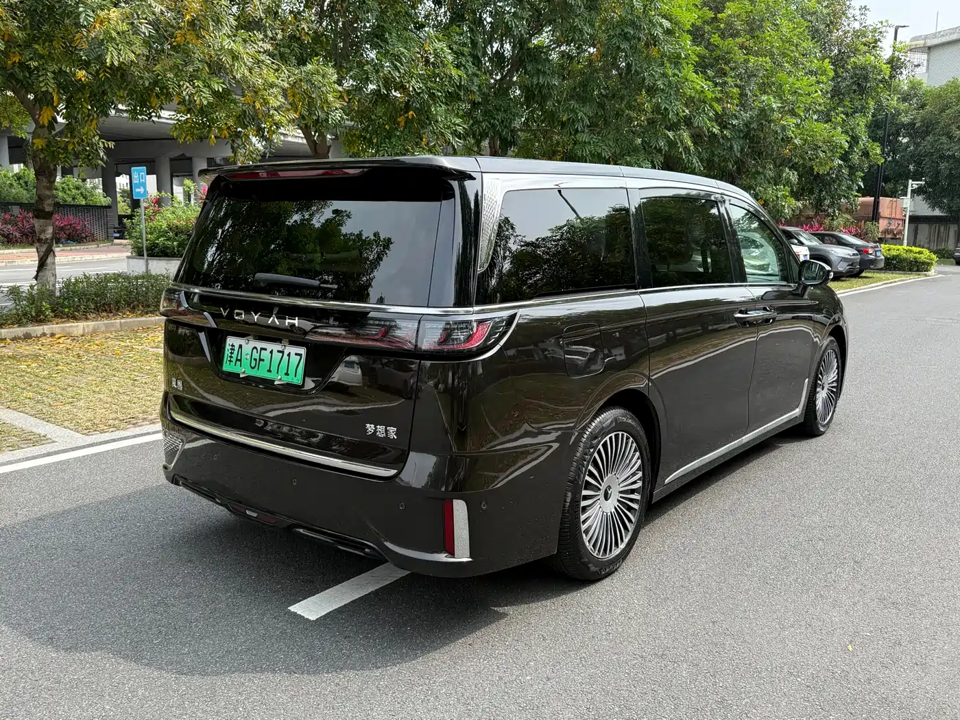 Voyah Auto Voyah Dreamer 2025 PHEV 4WD Kunpeng Premium Edition фото 5