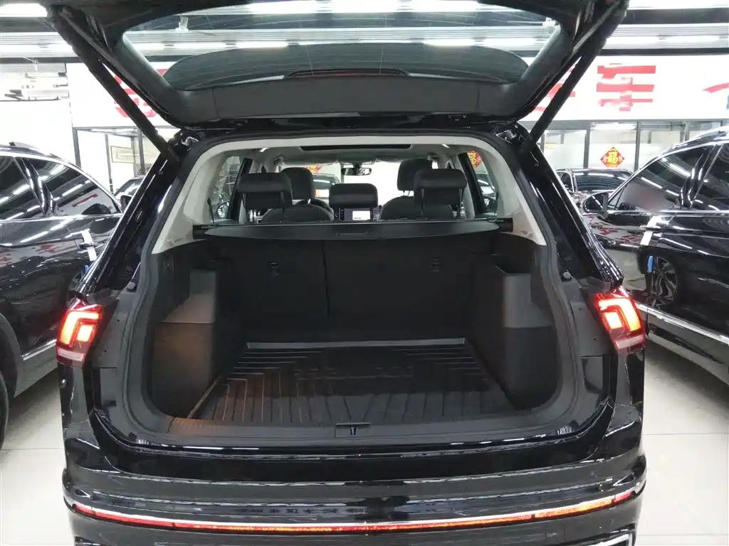 Volkswagen Tiguan L 2025 330TSI Automatic 2WD R-Line Dragon Glory Edition фото 15