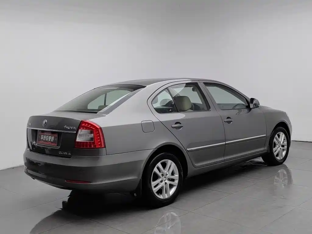 Фото 2 - Škoda Octavia
