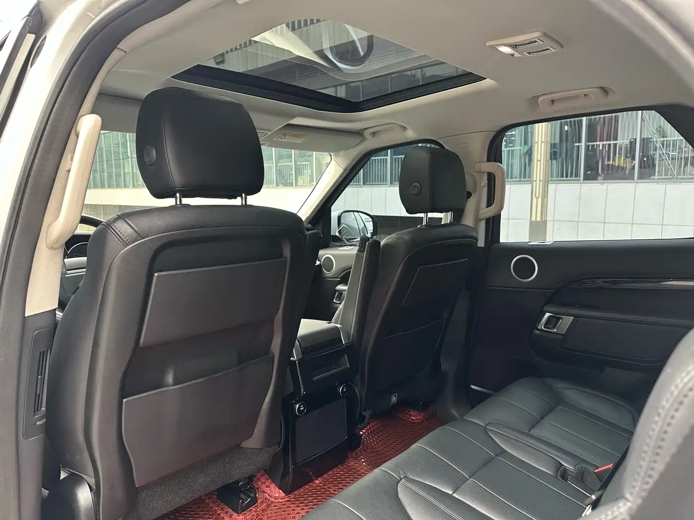 Land Rover Discovery 2017 3.0 SC V6 SE фото 8