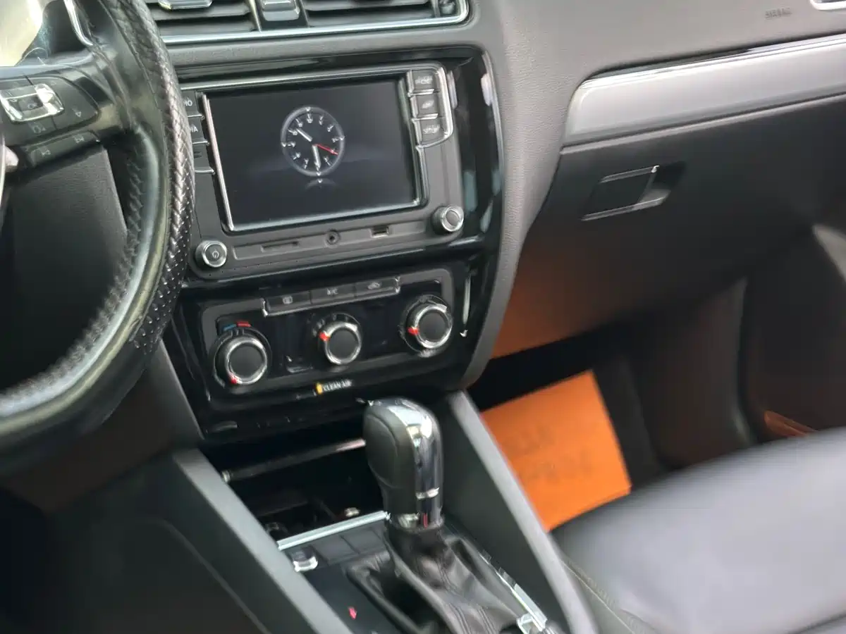 Volkswagen Sagitar 2018 1.6L Automatic Comfort фото 8