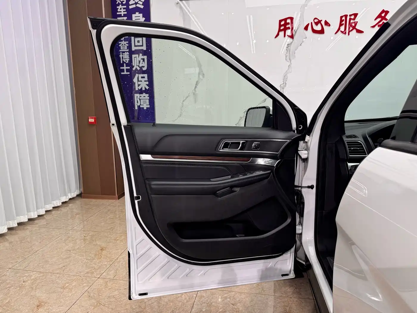 Ford Explorer (Import) 2017 3.5T Elite Edition фото 14