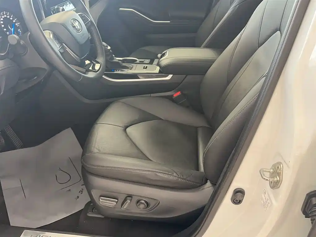 Toyota Highlander 2023 2.5L Smart Hybrid Dual Engine AWD Premium 7-Seater фото 3