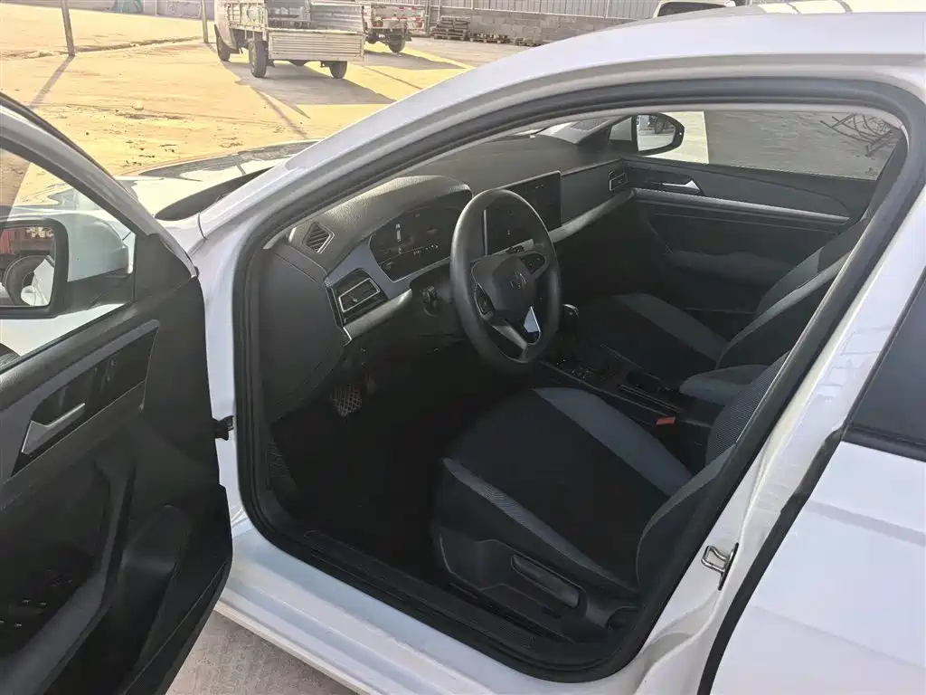 Volkswagen Lavida 2023 1.5L Auto Luxury Edition фото 7