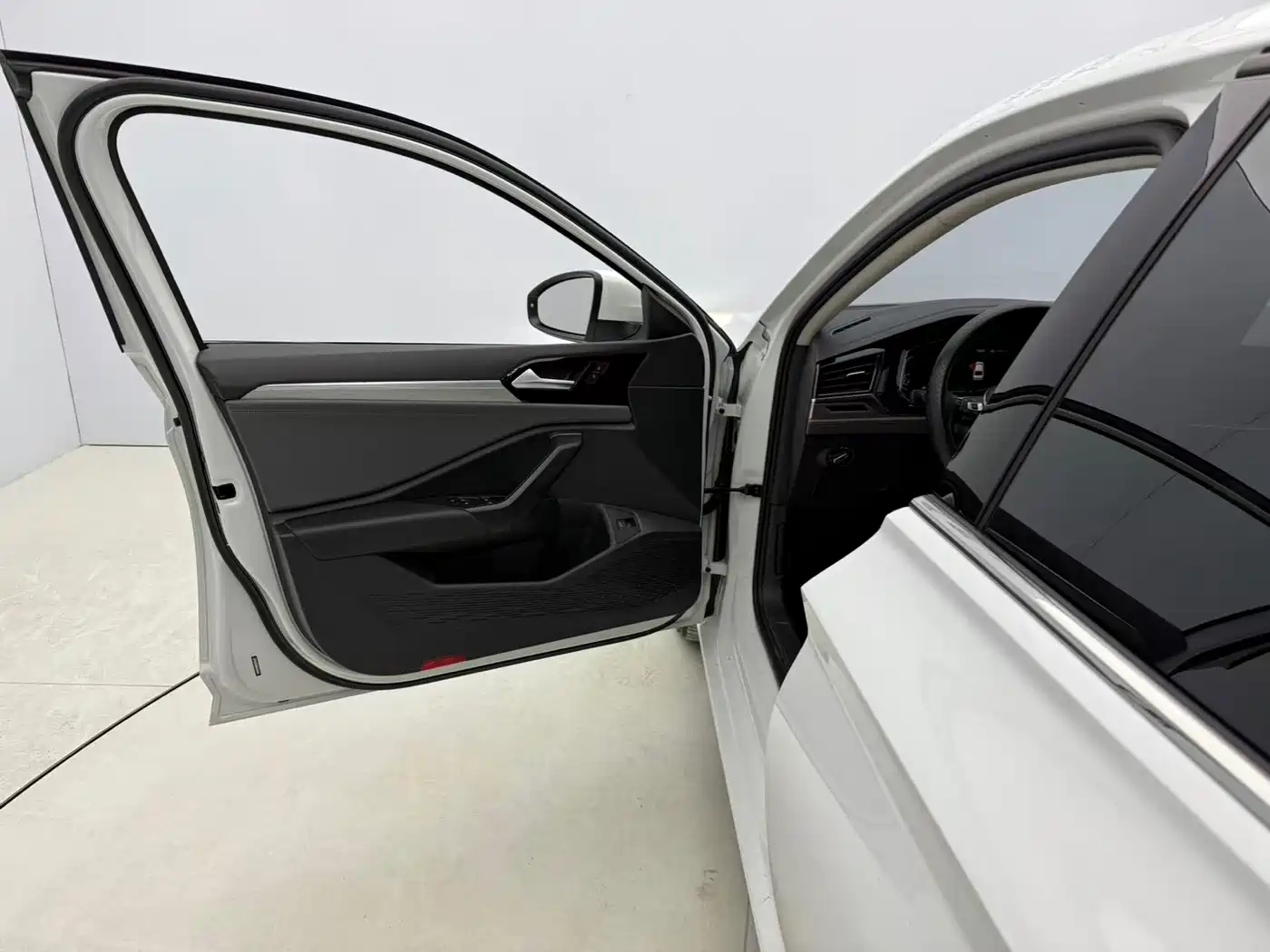 Volkswagen Sagitar 2022 280TSI DSG Surpassing Edition фото 17