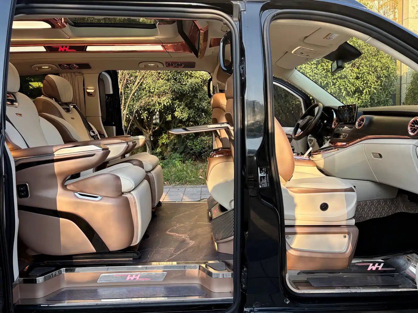 Mercedes-Benz V-Class 2021 V 260 L Long Wheelbase Premium Edition фото 7