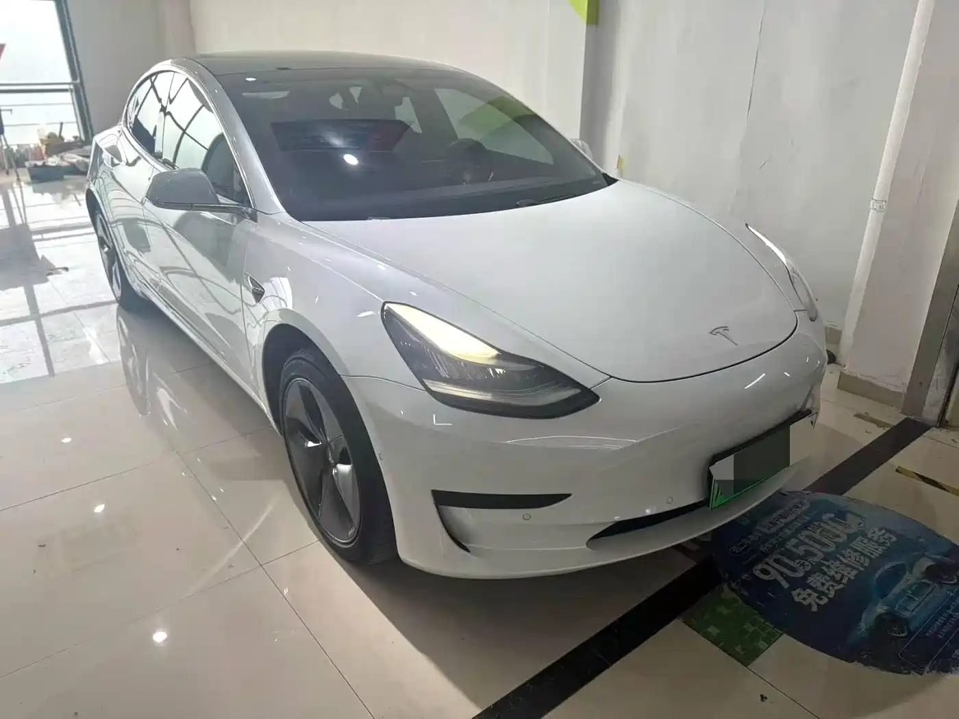 TESLA MODEL 3