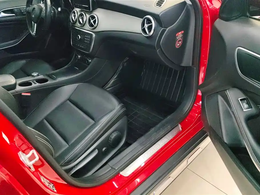 Mercedes-Benz GLA 2016 GLA 200 Dynamic фото 8