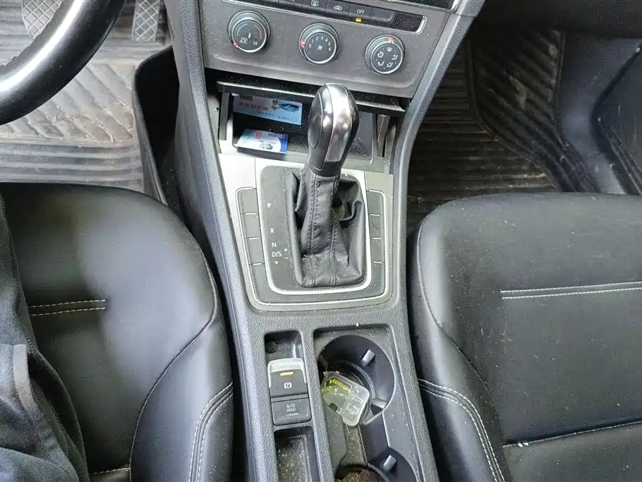 Volkswagen Golf 2016 1.6L Automatic Comfort фото 16