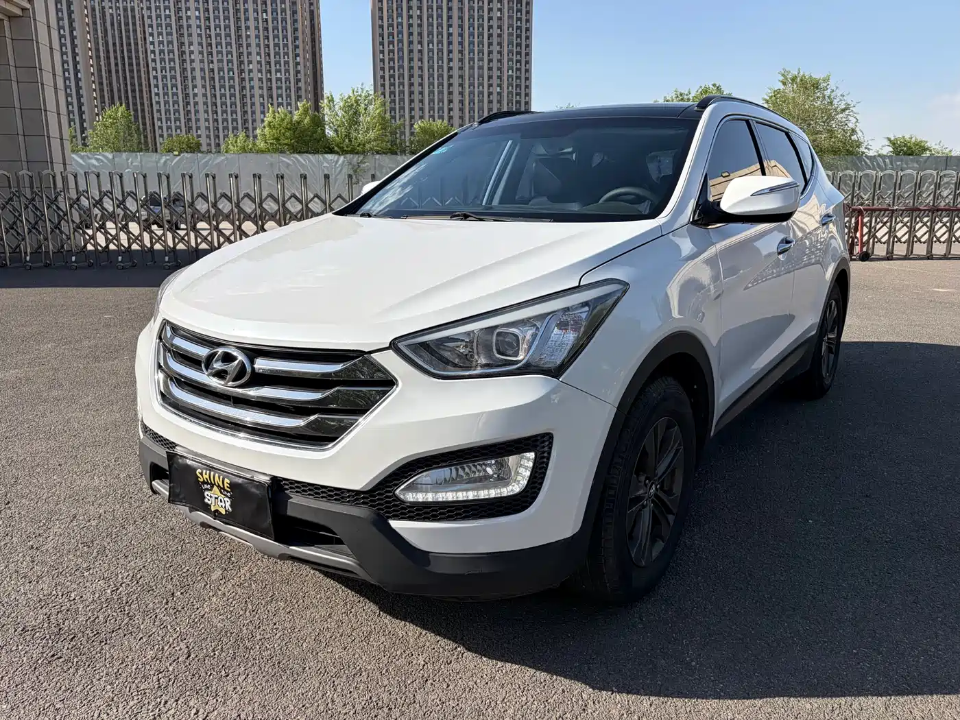 Hyundai Santa Fe 2013 Model 2.4L Automatic 2WD Smart