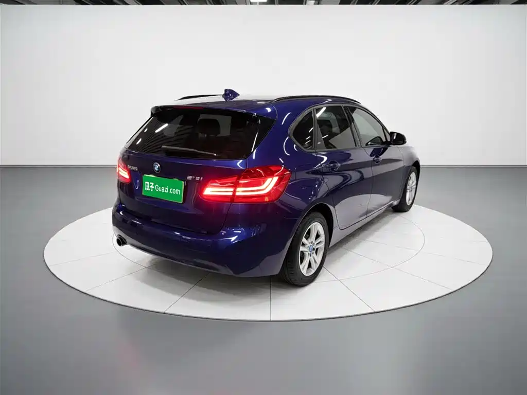 BMW 2 Series Touring 2016 218i Leading фото 5