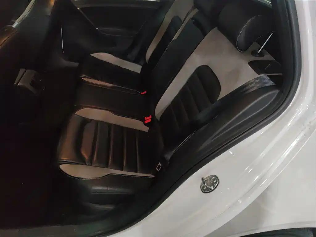 Volkswagen Golf 2017 280TSI Auto R-Line Millionth Anniversary Edition фото 17