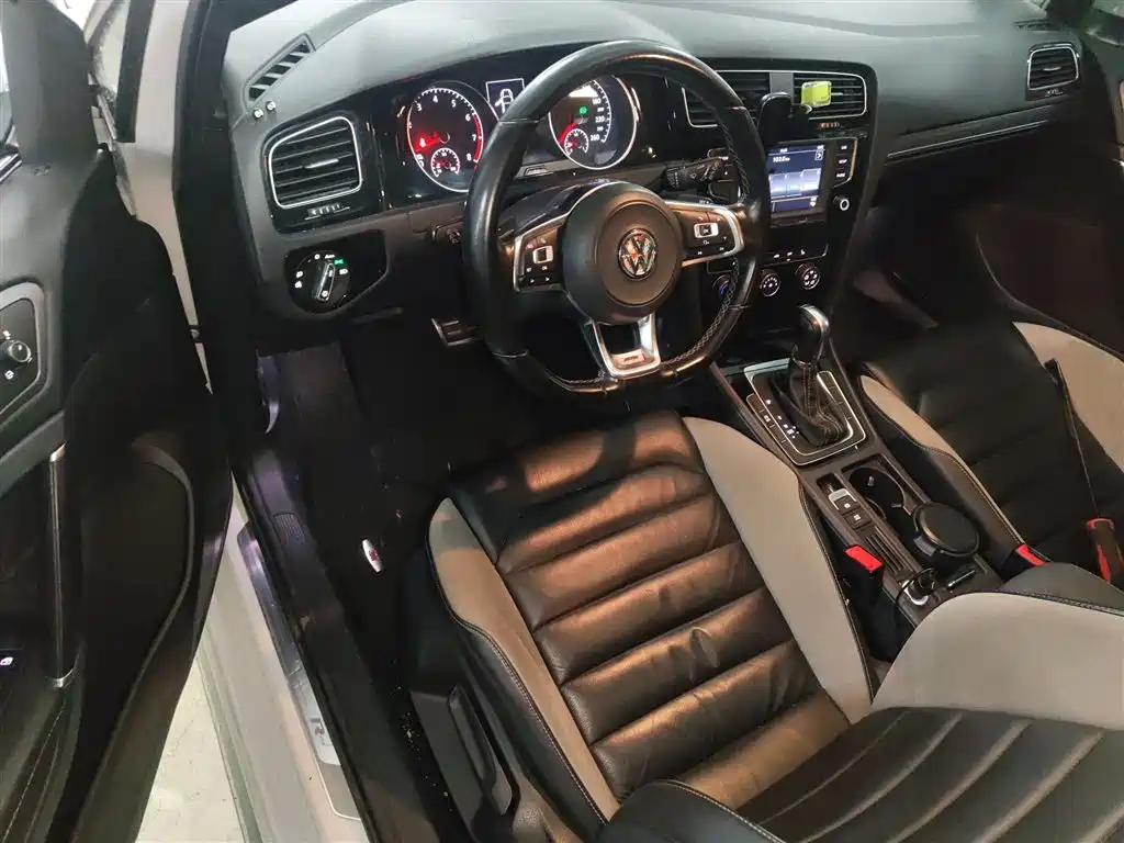 Volkswagen Golf 2017 280TSI Auto R-Line Millionth Anniversary Edition фото 16