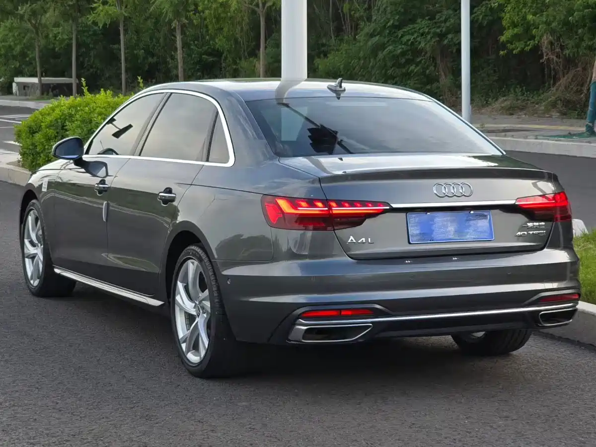 Audi A4L 2020 40 TFSI quattro Luxury Dynamic фото 3