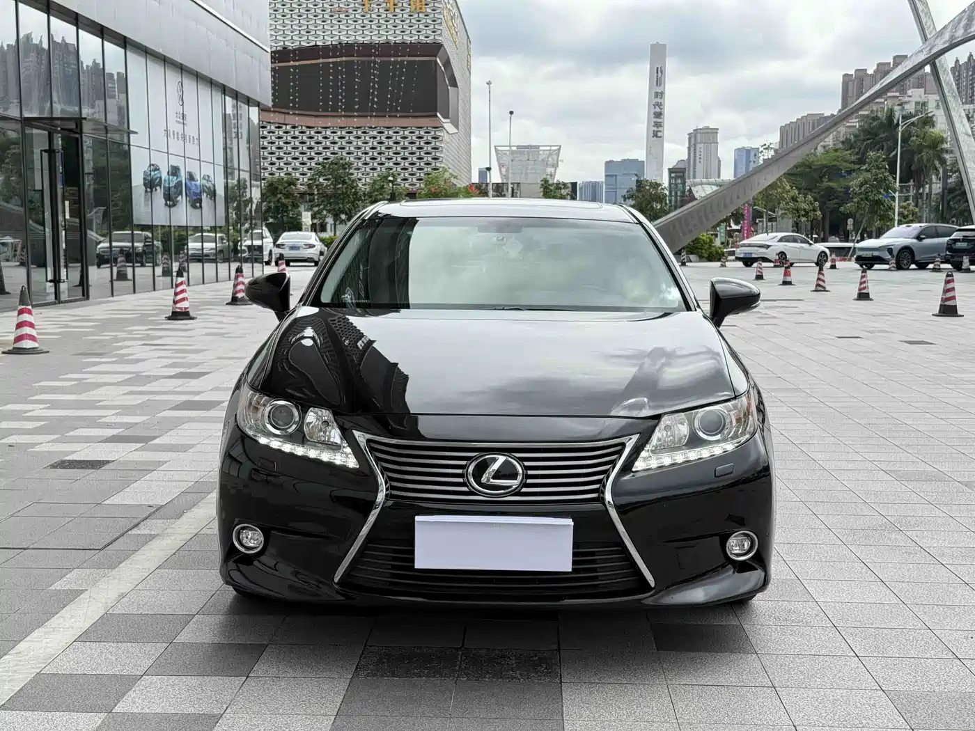 Фото 2 - Lexus ES