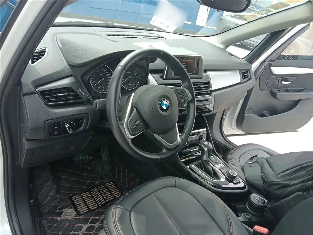 BMW 2 Series Touring 2016 218i Leading фото 6