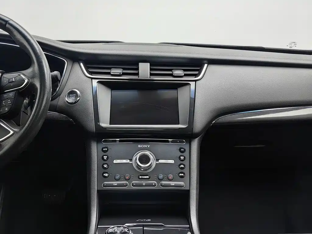 Photo 12 - Ford Taurus