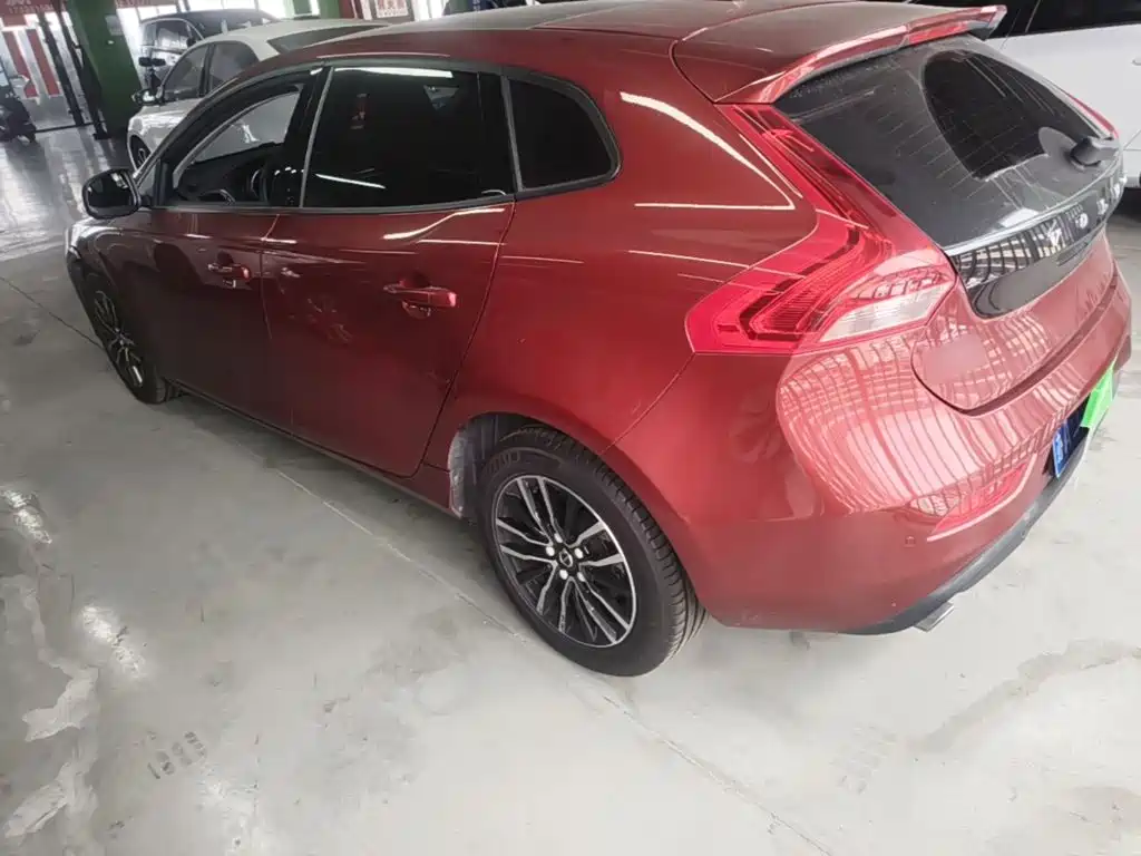 Фото 5 - Volvo V40
