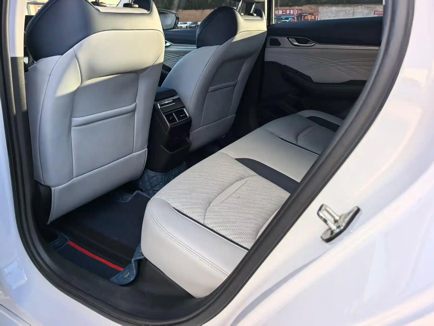 Фото 8 - Geely Preface