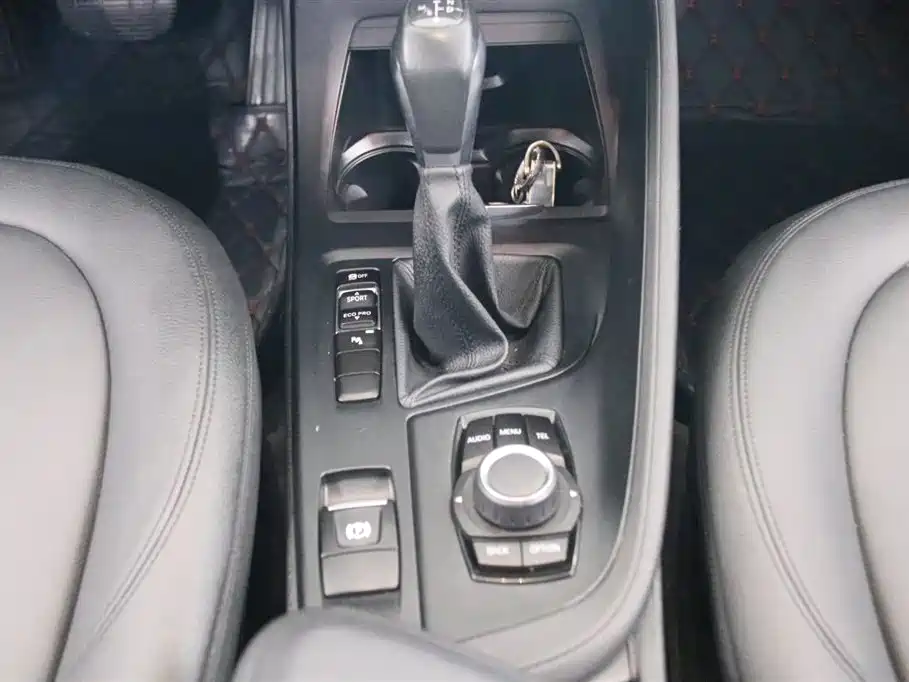 BMW X1 2016 sDrive18Li Premium Model фото 10