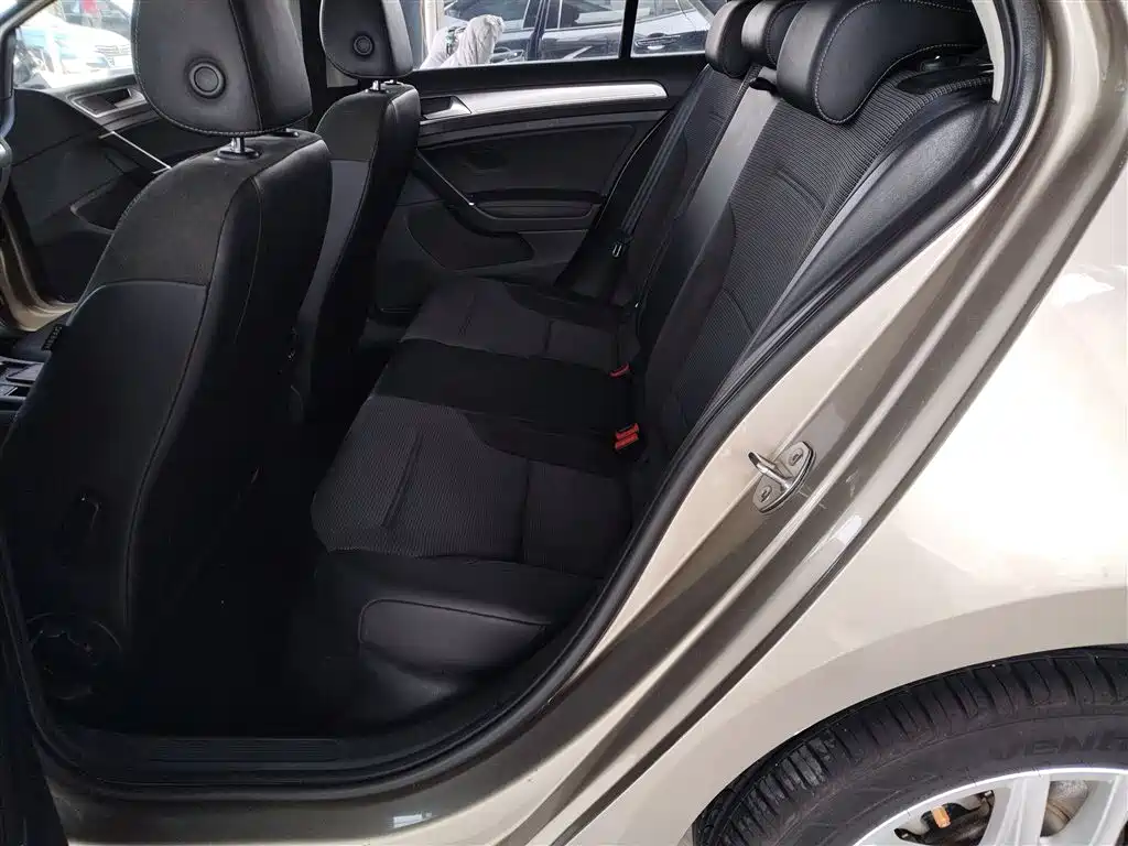 Volkswagen Golf 2018 1.6L Automatic Comfort фото 17