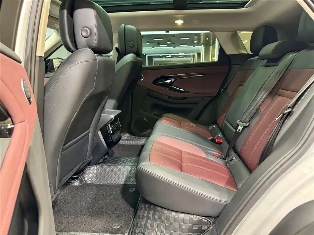 Land Rover Range Rover Evoque 2024 Range Rover Evoque L 249PS Light Master Edition фото 27