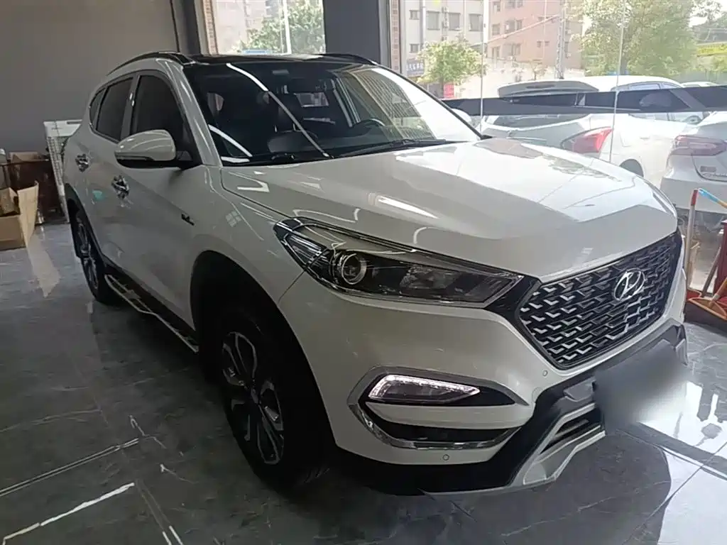 Hyundai Tucson 2015 1.6T Dual Clutch 2WD Leading фото 4